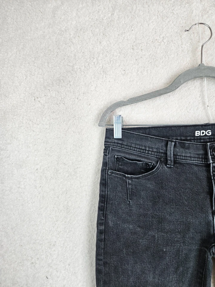 BDG Mujeres Corto 26W Negro Mezcla de Algodón Recto Delgado Tiro Bajo Mensajero Denim Foto 2 de 4