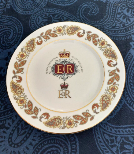Royal Sunderland Queen Elizabeth 11 Silver Jubilee Plate 8" dia. - Foto 1 di 2