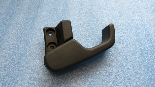 AUDI / VW Passat - Motorhaube Öffner Griff / Hood Handle Release / 357823533