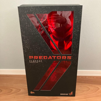 Hot Toys MMS162 Predators Classic Predator 1/6 Scale Movie Masterpiece Figure
