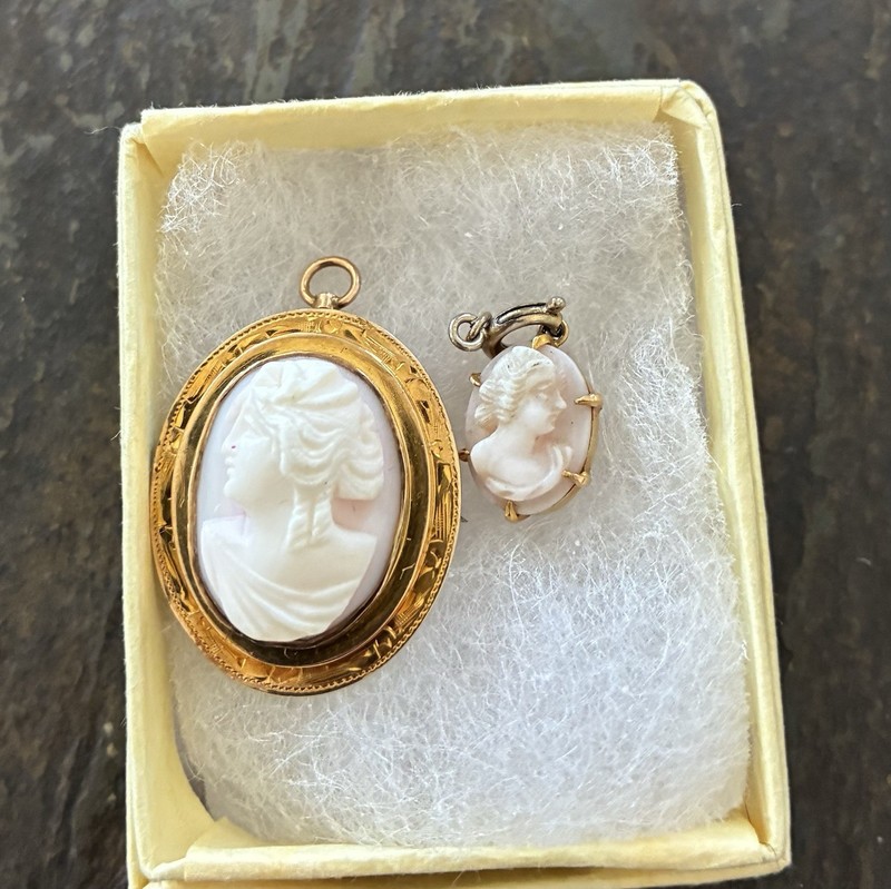 Vintage 10K Gold Cameo Pendant & Charm 5 Grams Great Condition & Detail