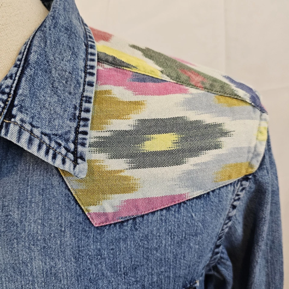 Camisa a Presión Salt Valley Western Denim Perla Azul Con Detalle Suroeste Mediana Foto 2 de 4