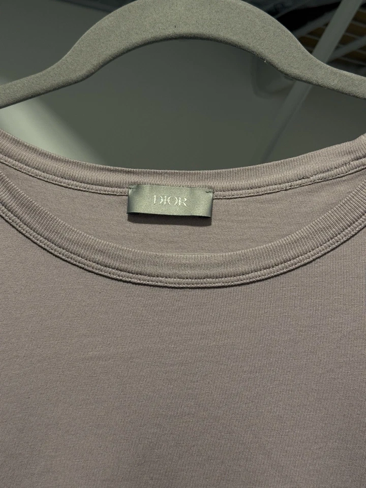 Camiseta Dior Hombre SS22 Logo Bordado Algodón Lavanda XL 013J600A0677 Foto 4 de 4