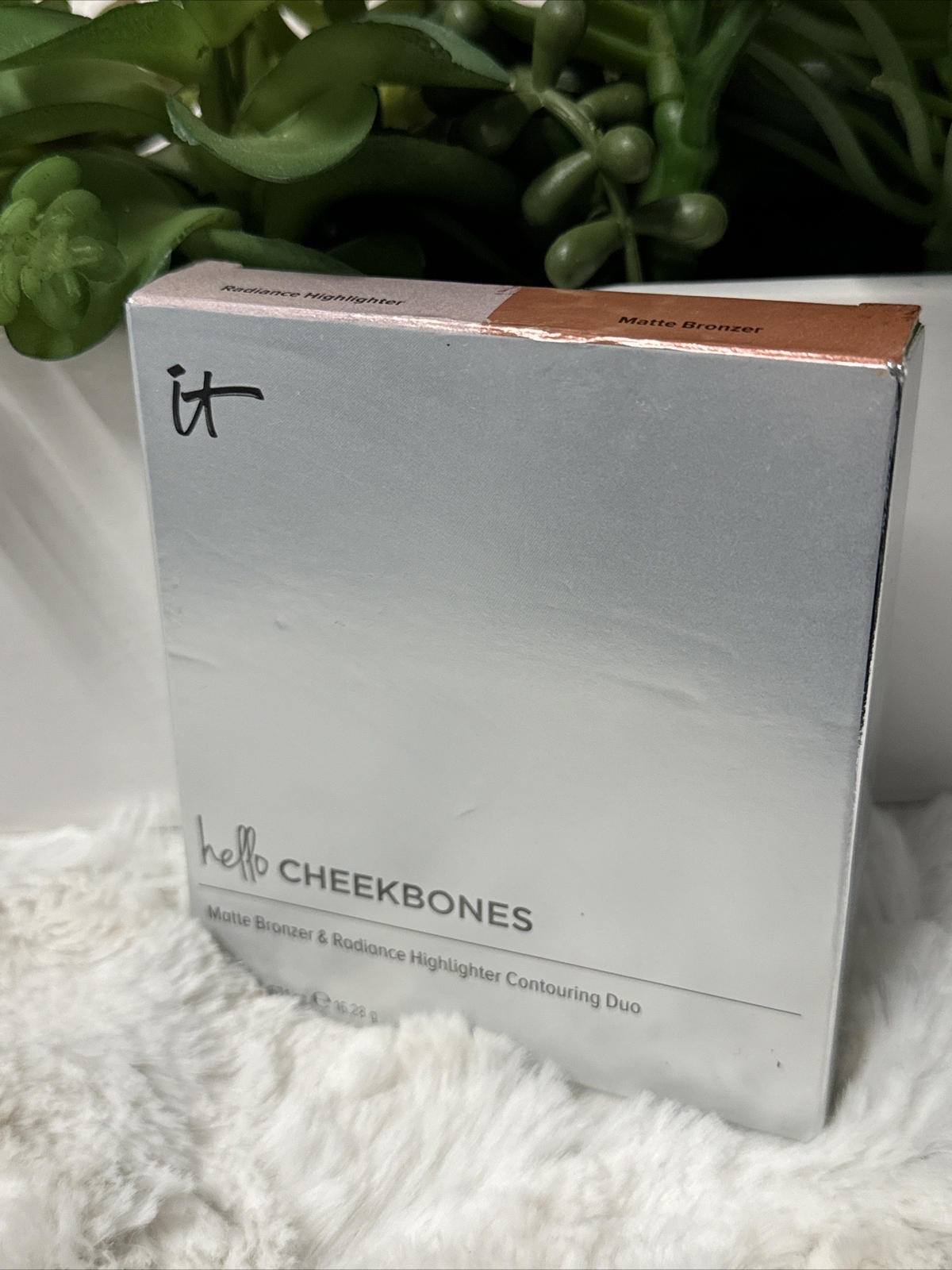 It Cosmetics Hello Cheekbones Matte & Bronzer Radiance Highlighter