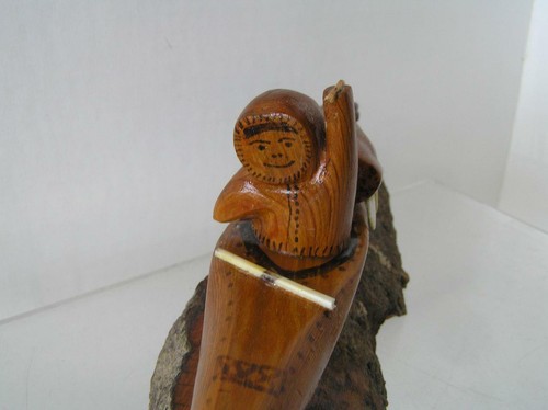 Primitive Vintage Carved Wood Eskimo Inuit with Walrus on Boat hunting 11"x3"x9" - Picture 4 of 10