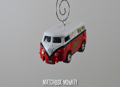 The Monkees 1:64 Volkswagen Samba Bus Van Kombi VW T2 Christmas