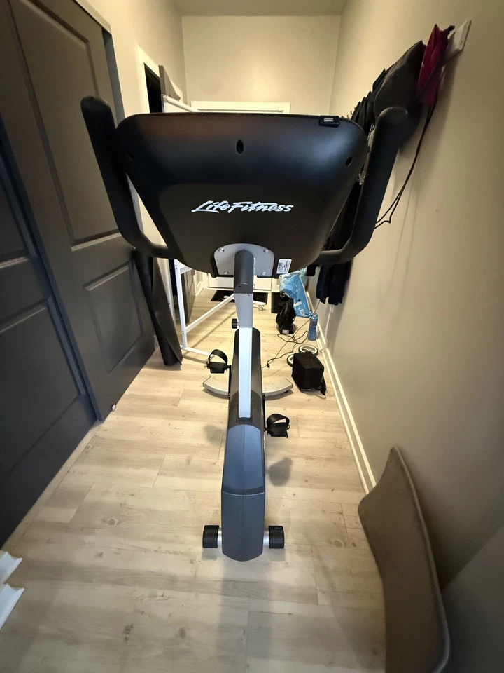 Bicicleta estática Life Fitness LifeCycle C1 + GO para interiores  Foto 4 de 4
