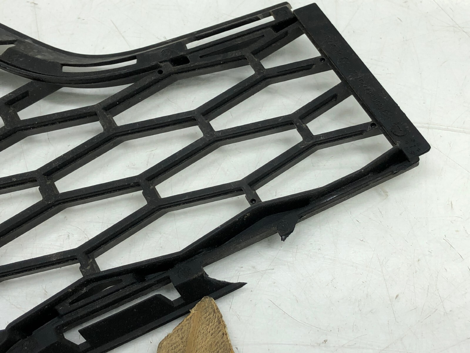 2014-2017 MASERATI GHIBLI LEFT RIGHT FRONT BUMPER GRILLE OEM.