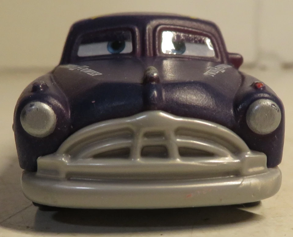 Disney Pixar Cars Fabulous Doc Hudson Coche de Juguete de Plástico Azul Suelto Mattel Usado Foto 3 de 4
