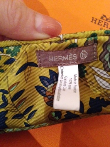 100% Authentic Hermes Silk Scarf with Crocodile Leather Collar, Green Color - Picture 5 of 5