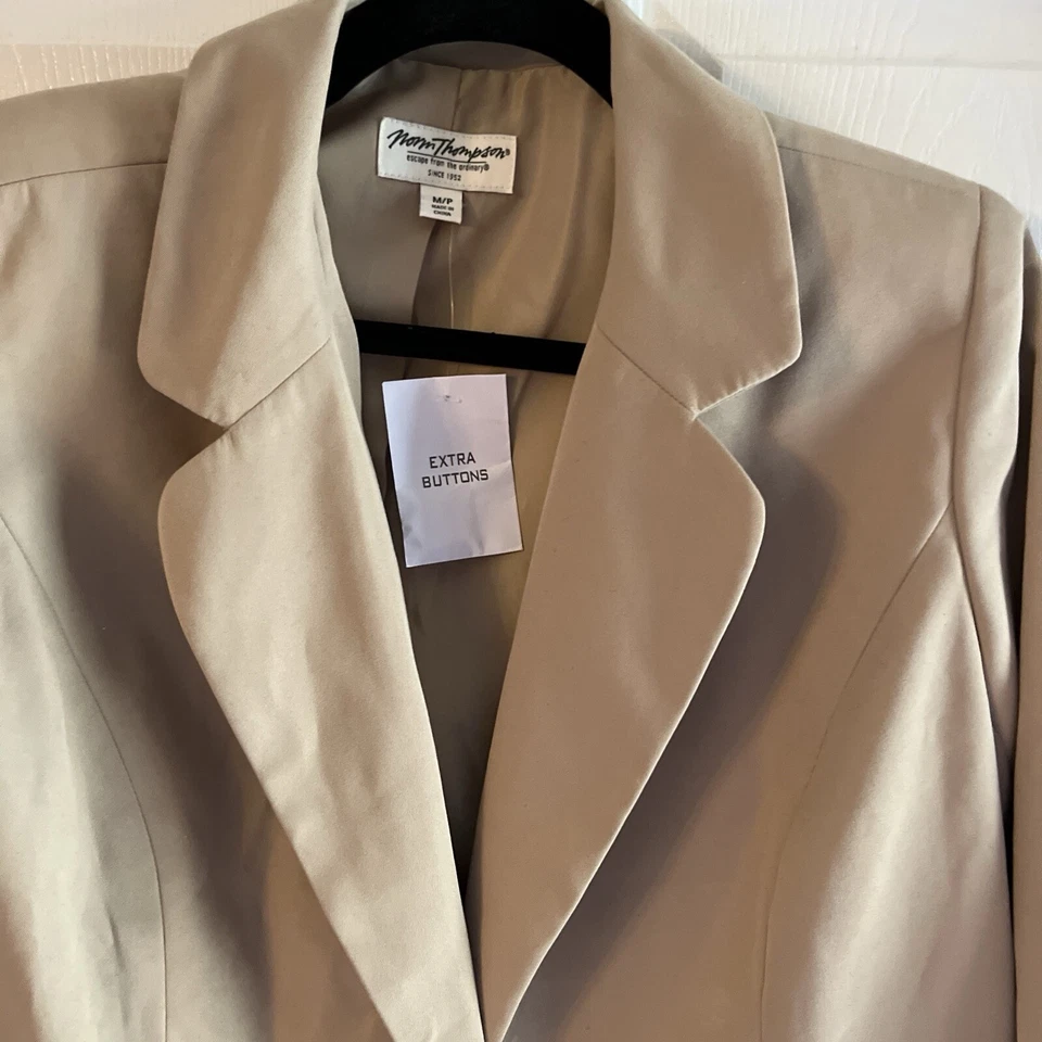 Blazer Norm Thompson Mujer Bronceado Botón Mediano/Pequeño  Foto 3 de 4