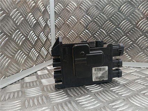 ZEKERINGKAST Relais Renault Megane III Berline (BZ) 2013 243800010R