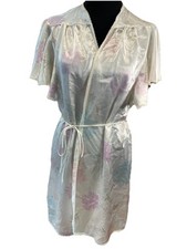 Val Mode Lingerie Short Ladies Silky Light Floral Robe Size Medium Short Summer