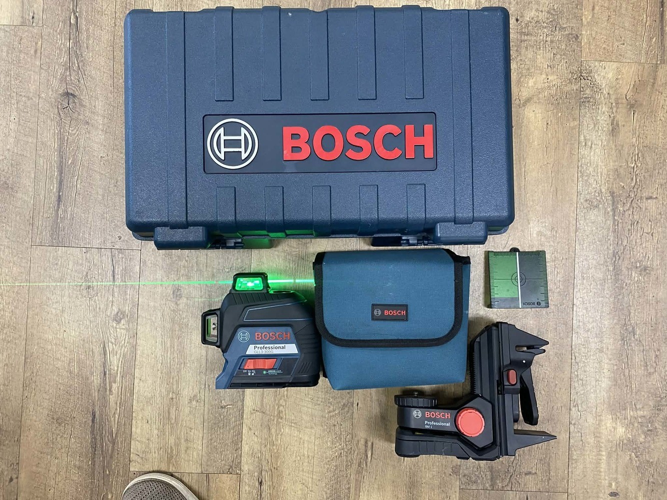 Bosch GLL3-300G RT 360 Degree Green Beam Laser Level 300 ft. SPB-DM 357619