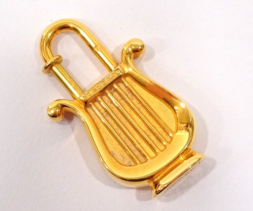 Charme Hermès harpe lyre cadena couleur or GP 23mm x 39mm - Photo 1/4
