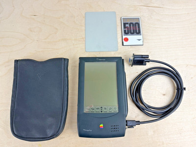 Vintage Apple Newton MessagePad H1000 PDA Black Handheld Device 1993 Case Cable