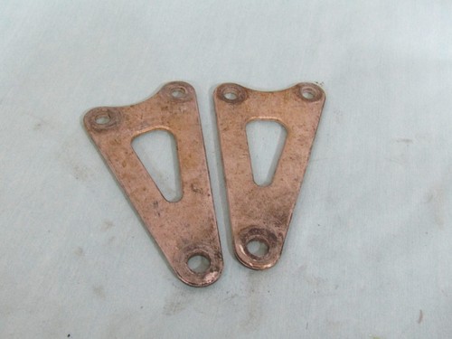 1986 1987 YAMAHA YZ250 REAR UPPER MOTOR MOUNT BRACKETS 1LU-21425-00 1LU-21426-00 - Foto 2 di 2