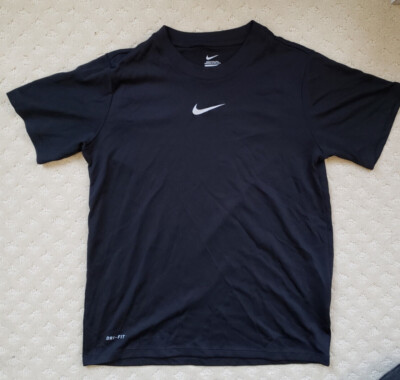 nike small swoosh t shirt
