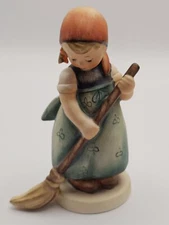 Vintage Goebel Hummel #171 "Little Sweeper" Beautiful condition