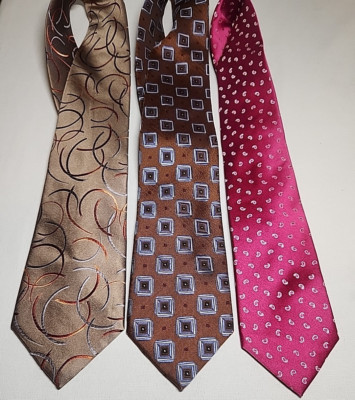 Lot of 3 Men s Dress Ties   Arrow, JoS. Bank, Rochas Paris   Bold Patterns,...