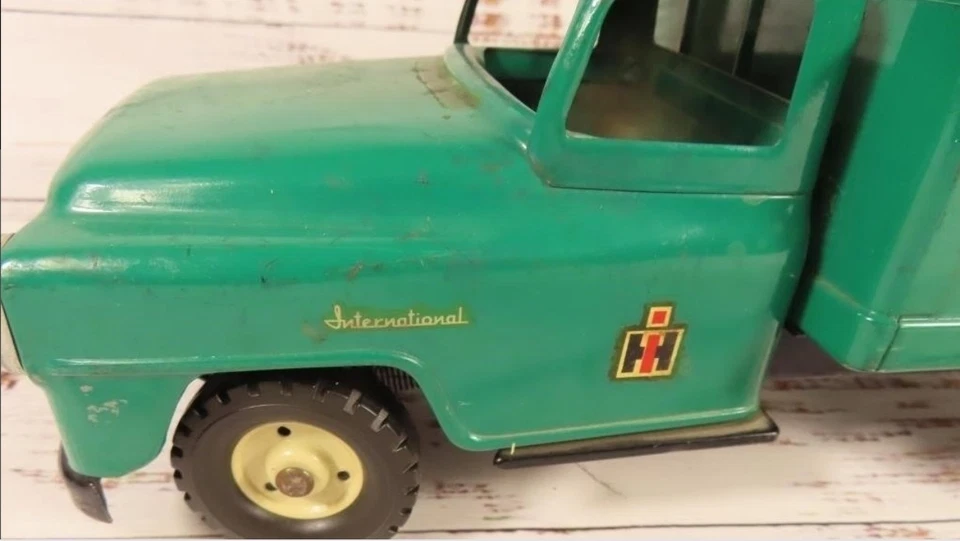 Vintage Tru Scale IH International Grain Truck, Pressed Steel Original Tag - Image 4 of 4
