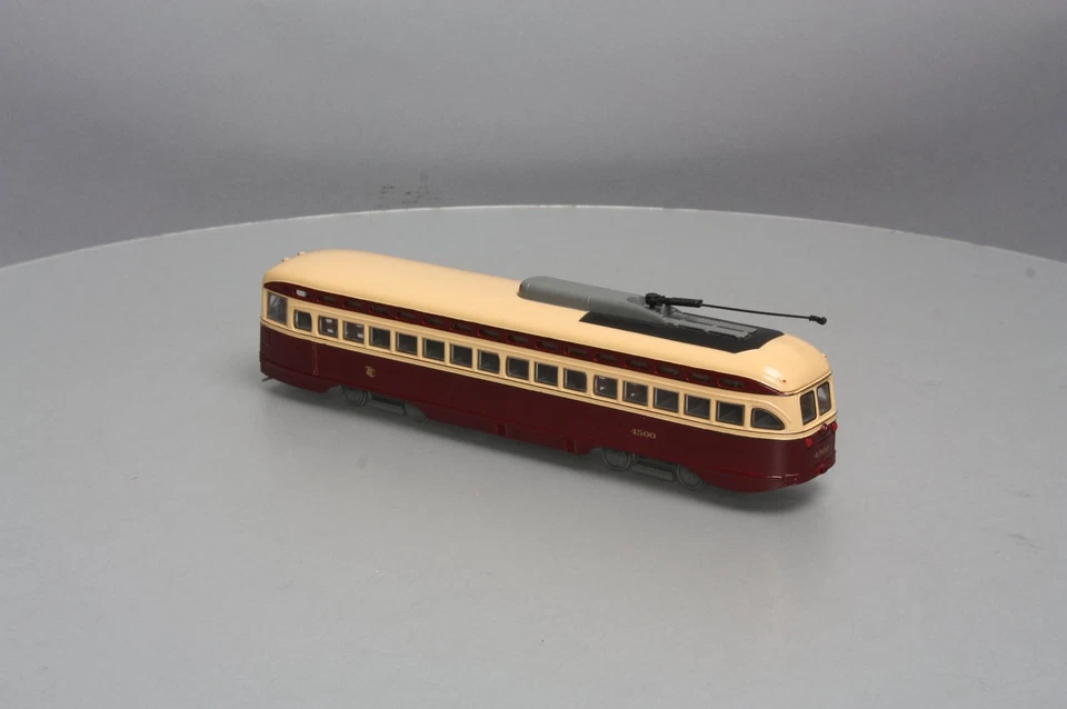 Corgi 55010 1:50 Toronto Transit Commission PCC Streetcar - Image 4 of 4