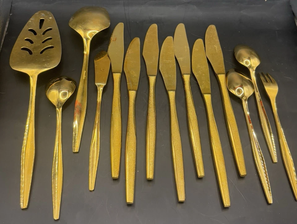Juego de servir y cuchillos de mesa florentinos galvanizados en oro vintage 14 piezas Foto 2 de 2