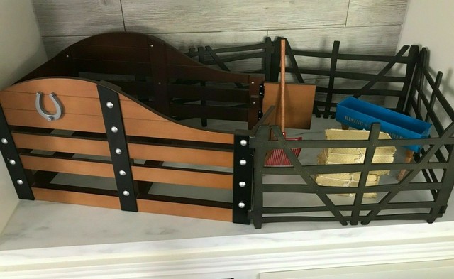 American Girl Horse Stable Corral And Supplies 11x12x9 Plus 3
