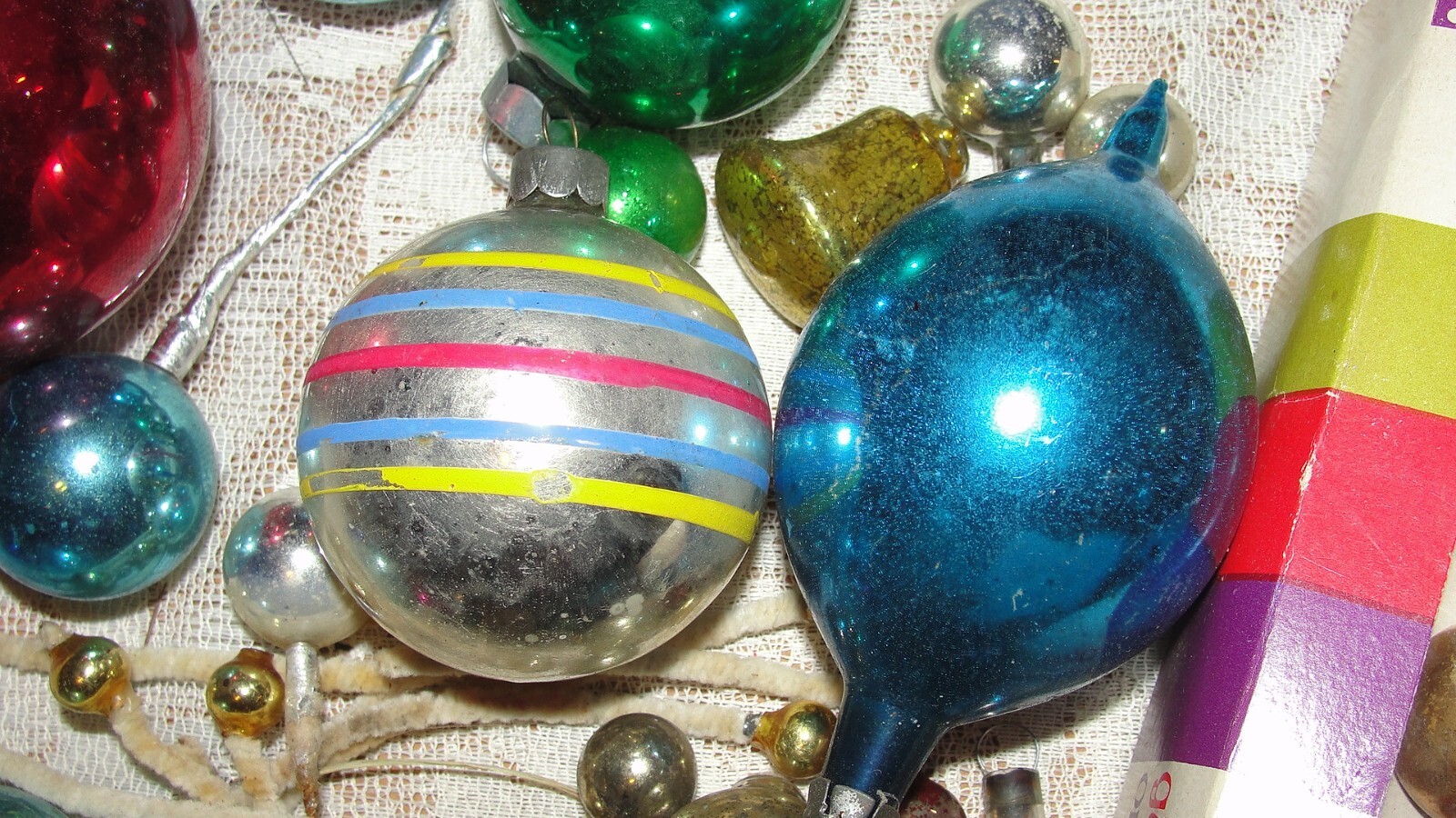 ASSORTED VINTAGE GLASS CHRISTMAS ORNAMENTS eBay