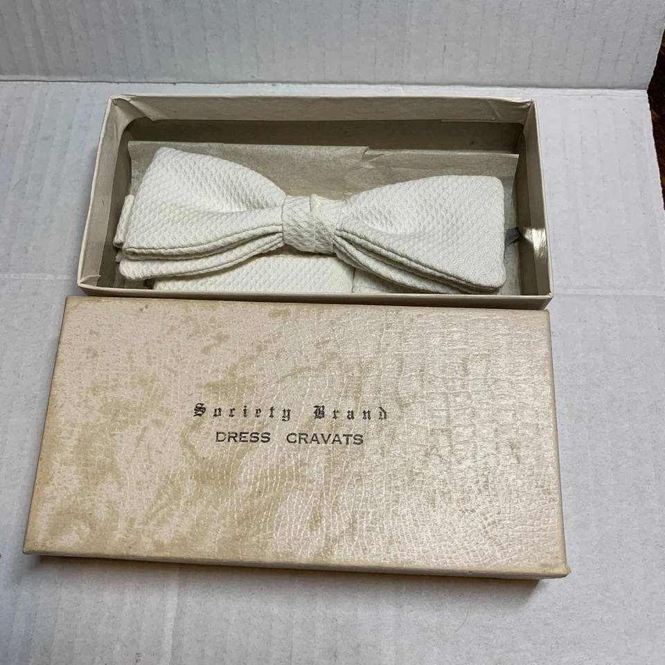 Pajarita formal marca Society corbatas de seda color crema tela gofre caja original Foto 4 de 4