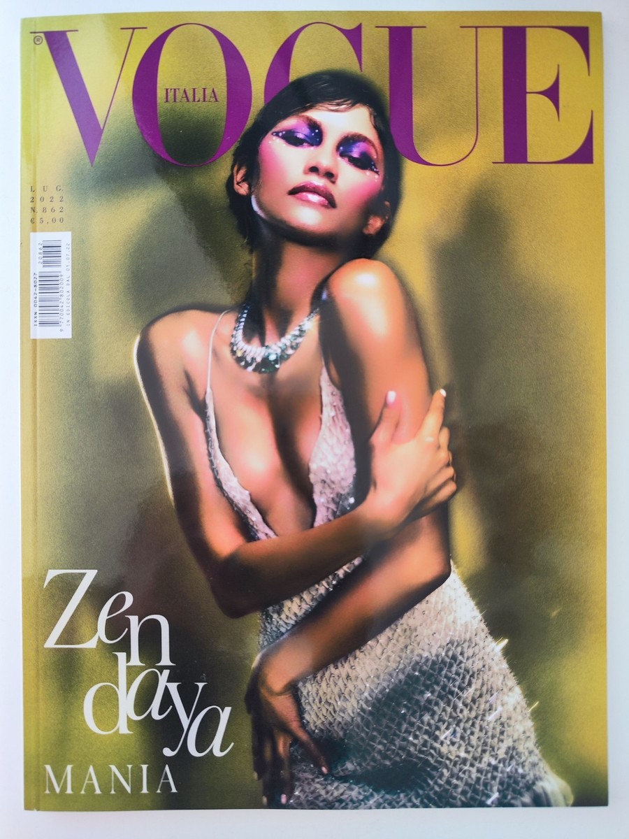 女性情報誌 Vogue Italia Magazine December 2022 Vogue Italia December'25 – Iconic magazines