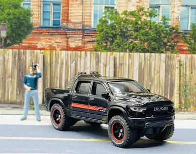 Custom Wheel Swap '23 Ram 1500 Reverse Rake Real Riders 1:64 Diorama Box Ships