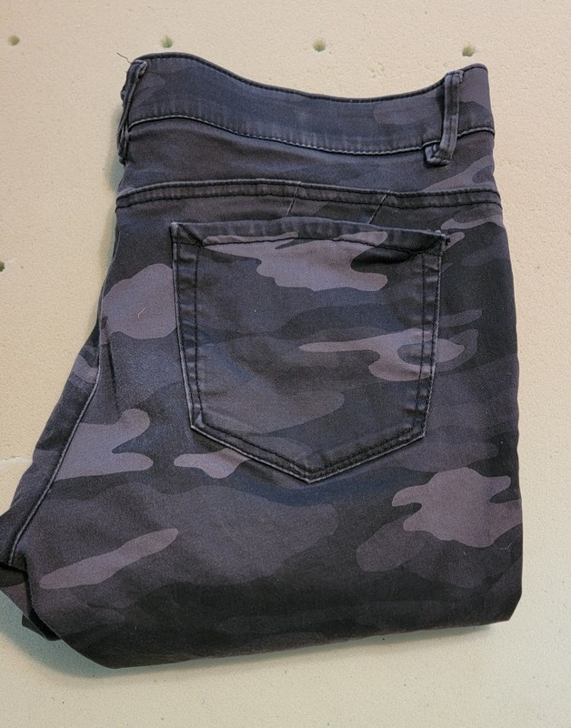 Democracy AB Technology Size 12 Cami Skinny Jeans Womens