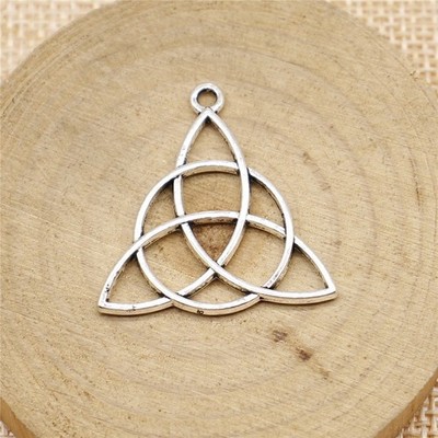 25PCS Antique Silver Tone Metal Triangle Celtic Knot Charm Pendant GGS135