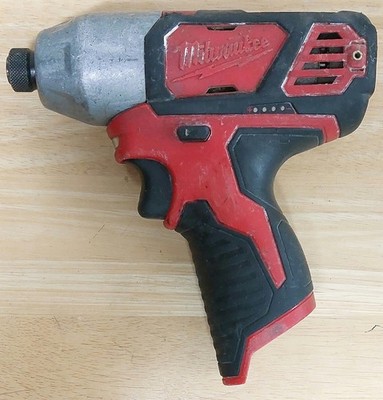 Milwaukee M12 Akku 1/4'' Sechskant Brushless Akku Schlagschrauber getestet funktioniert