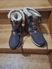 Bear Paw Women's Size 10 / eu 41 Leather Upper / Wool Blend Lined. Rubber Soles.