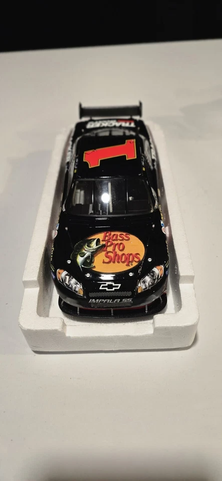2008 #1 Martin Truex Bass Pro Shops NASCAR escala 1:24 diecast #1265 de 4.956 Foto 4 de 4