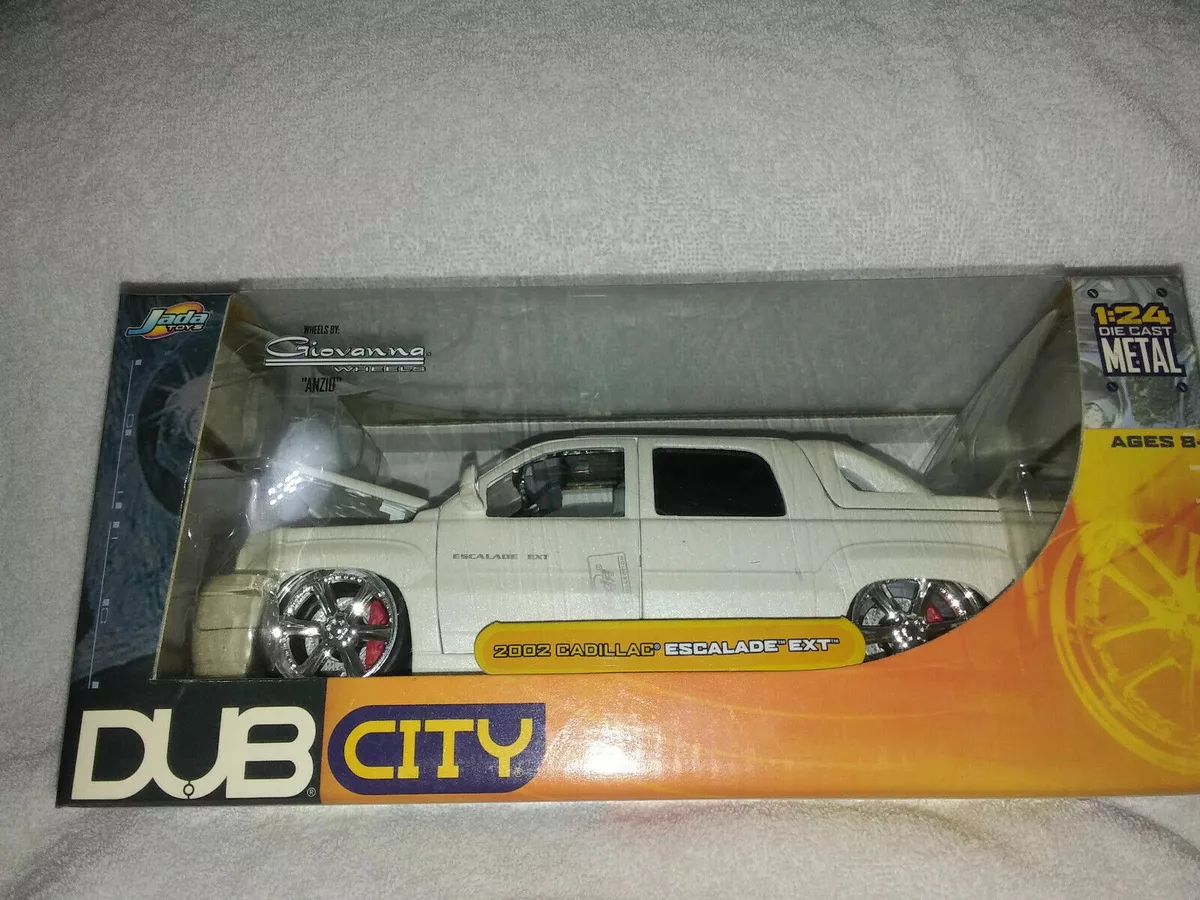 JADA Toys Dub City 2002 Cadillac Escalade EXT Pearl White 1:24