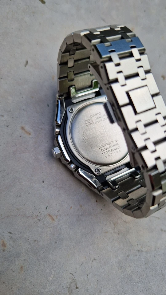 Casio G-Shock GA-2100-1A1, photo 4 sur 5
