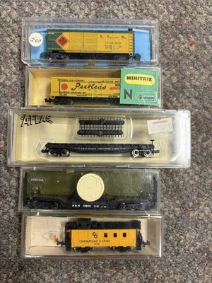 + Atlas Minitrix Aurora N Lot of 5 Freight Cars Box Reefer Flat Car Caboose C&O