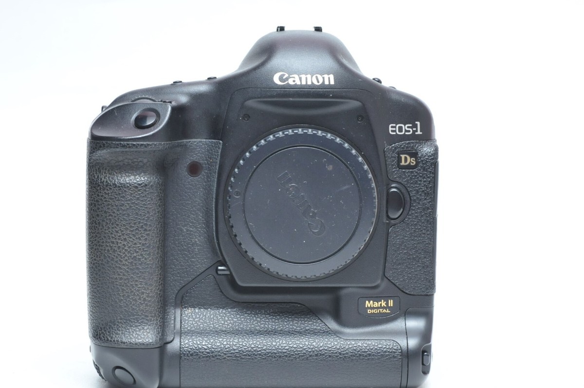 Canon EOS 1Ds Mark II 16.7MP Full Frame Digital SLR Camera Canon EOS 1Ds Mark II 16.7MP Full Frame Digital SLR Camera