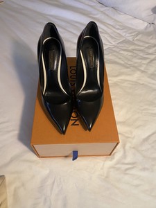 louis vuitton classic pumps