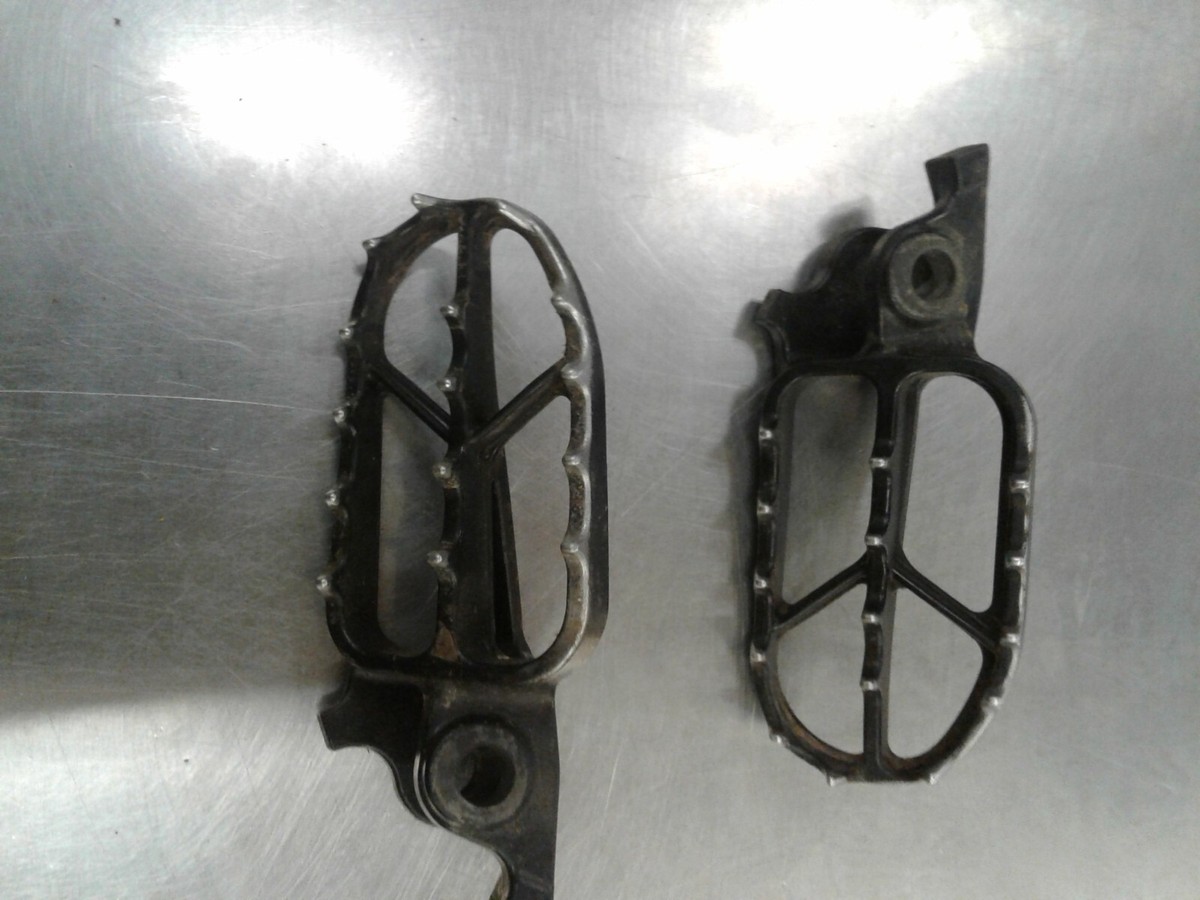 OEM Honda CR/CRF Pegs 50670-MKE-A70/50660-MKE-A70 | eBay
