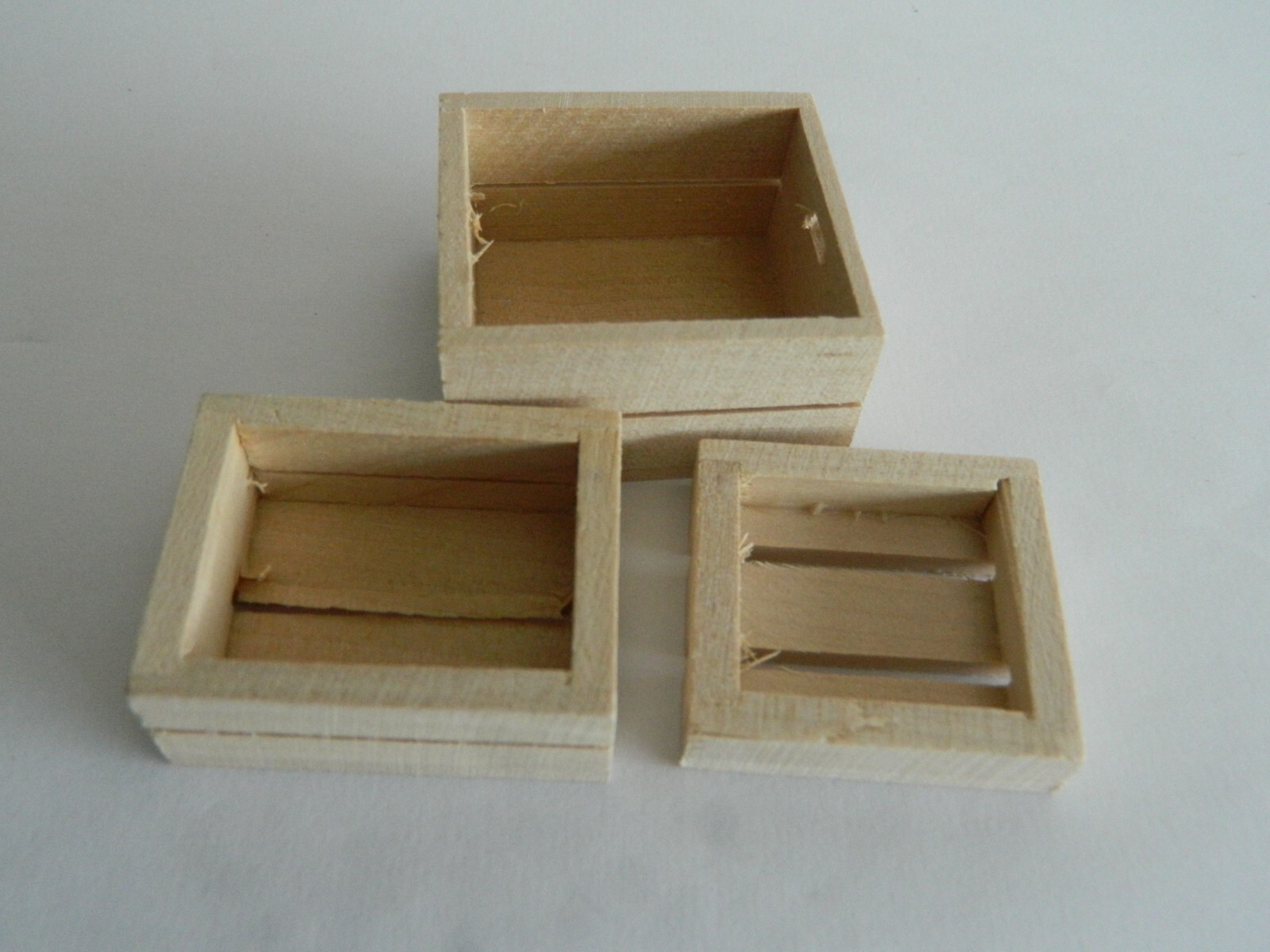 (A5.18) 1/12th scale DOLLS HOUSE SET OF THREE WOODEN CRATES - ASSORTED SIZES