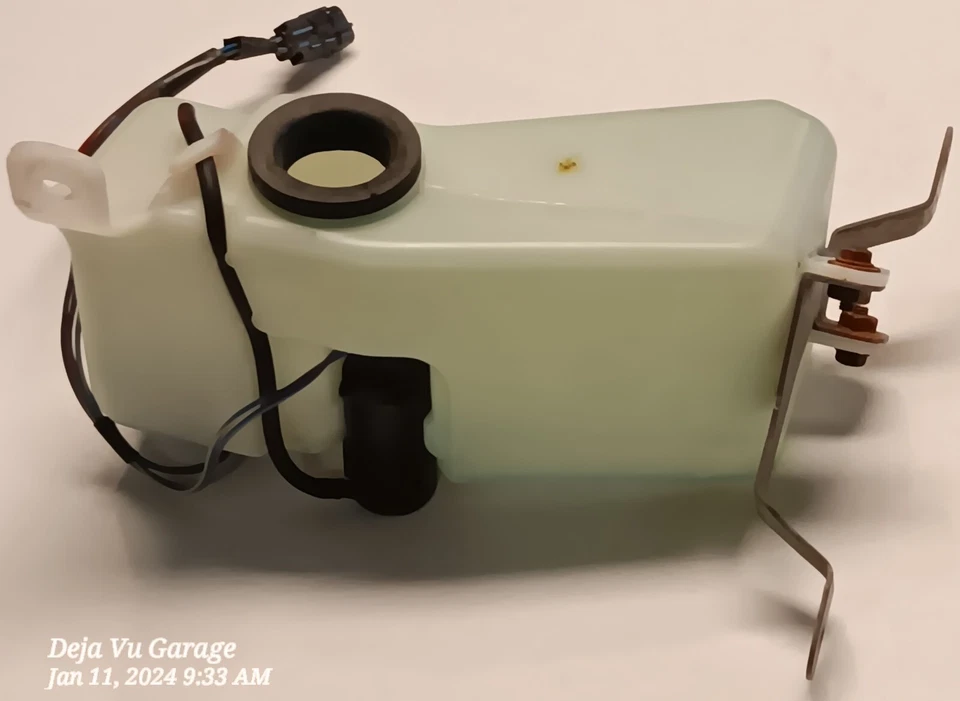 Depósito de lavadora de parabrisas delantero OEM Mazda RX7 FC 86-91 Foto 2 de 4