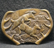 XE05151 VINTAGE 1977  DEER RUNNING  BUCK  DOE NATURE ARTWORK MENS BELT BUCKLE