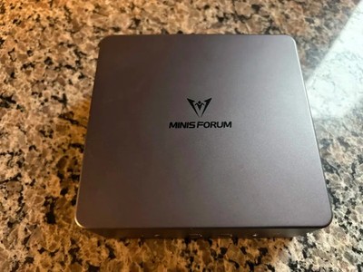 MINISFORUM UM790 Pro Mini PC AMD Ryzen 9 7940HS Radeon 780M BAREBONES