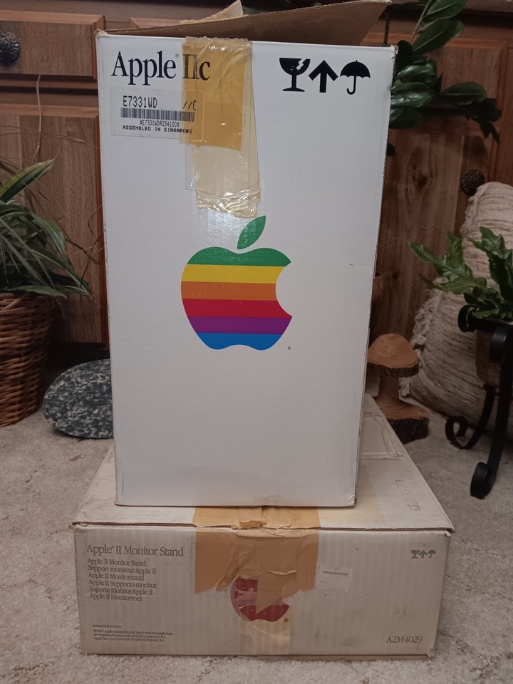 Apple 2C Keyboard + New Monitor Stand; In Box with Power Cords - 1985 ...