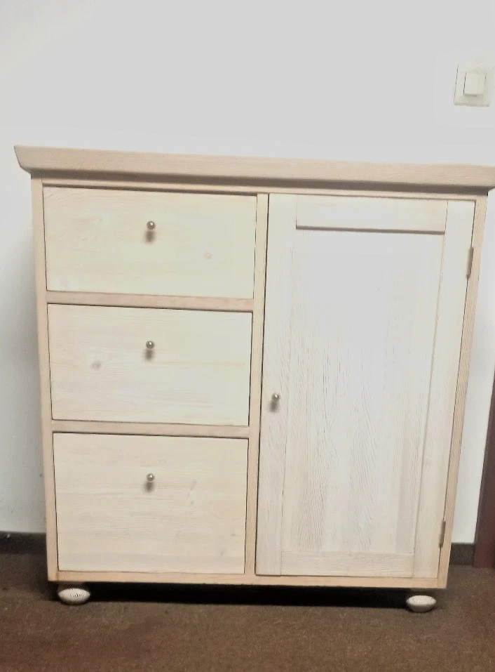 Kommode aus Nadelholz massiv