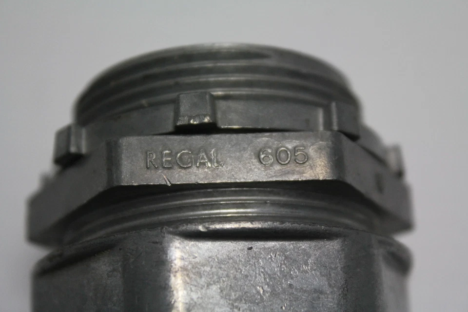 Lot of 8 - Regal 605 1-1/2" EMT Compression Connector New - Image 3 of 4